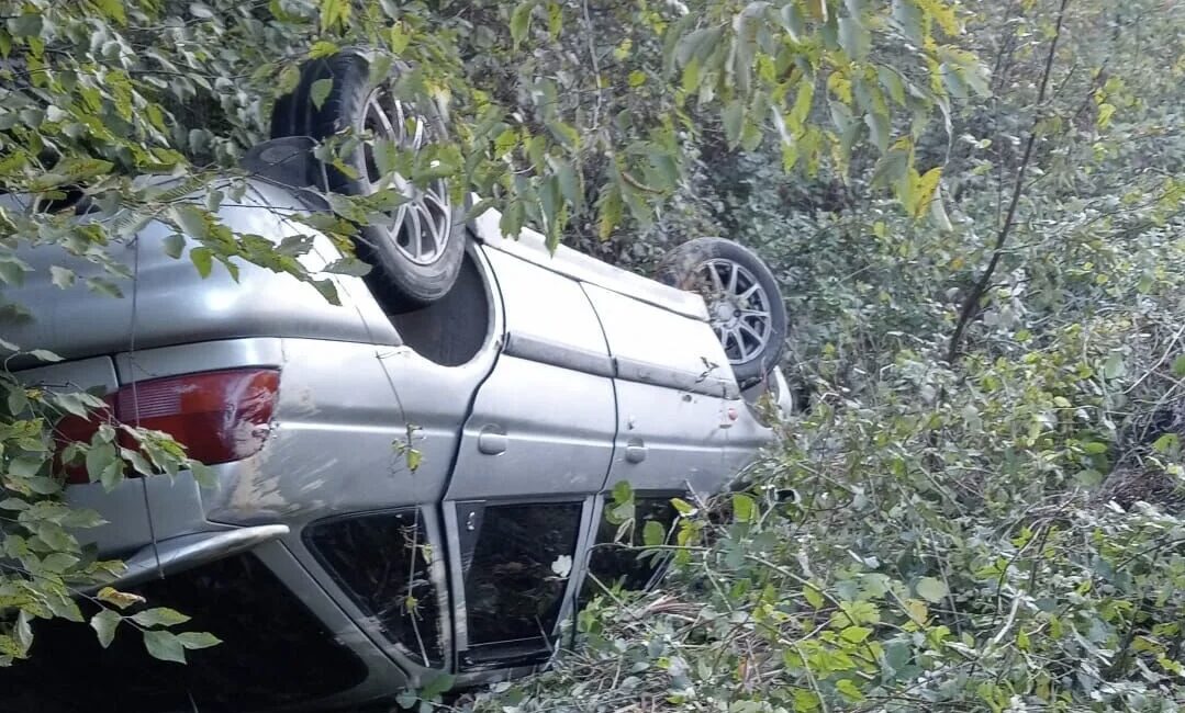 Zonguldak-Ankara yolunda bir araç şarampole yuvarlandı Zonguldak–Ankara yolunda meydana gelen