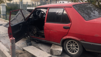 Uzunmehmet Camisi önünde kaza! İki kişi ağır yaralandı