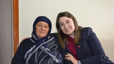 Kaymakamdan Şehit Ailesine Ziyaret Kilimli Kaymakamı Kübra Demirer, şehit ailesini ziyaret etti.