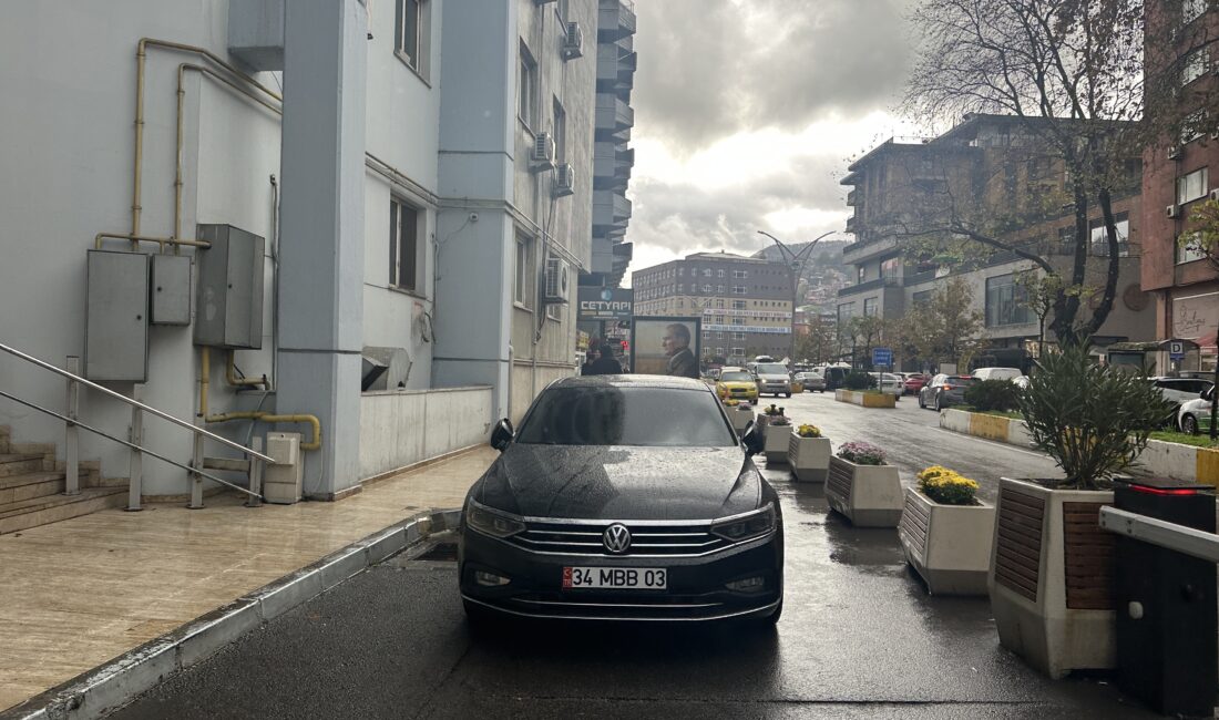 Tahsin Erdem’in yeni makam aracı geldi Zonguldak Belediye Başkanı Tahsin Erdem’in makam aracı, geçtiğimiz günlerde yaşanan