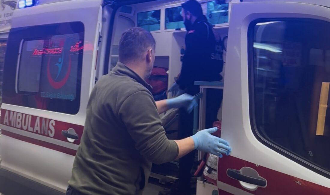 Sağlık ocağında fenalaşan iki kişi ambulansla hastaneye kaldırıldı Zonguldak’ta bir sağlık ocağında sıra bekleyen iki kişi aniden fenalaştı.