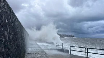 Zonguldak'ta kuvvetli rüzgâr ve fırtına nedeniyle limanda oluşan dev dalgalar,