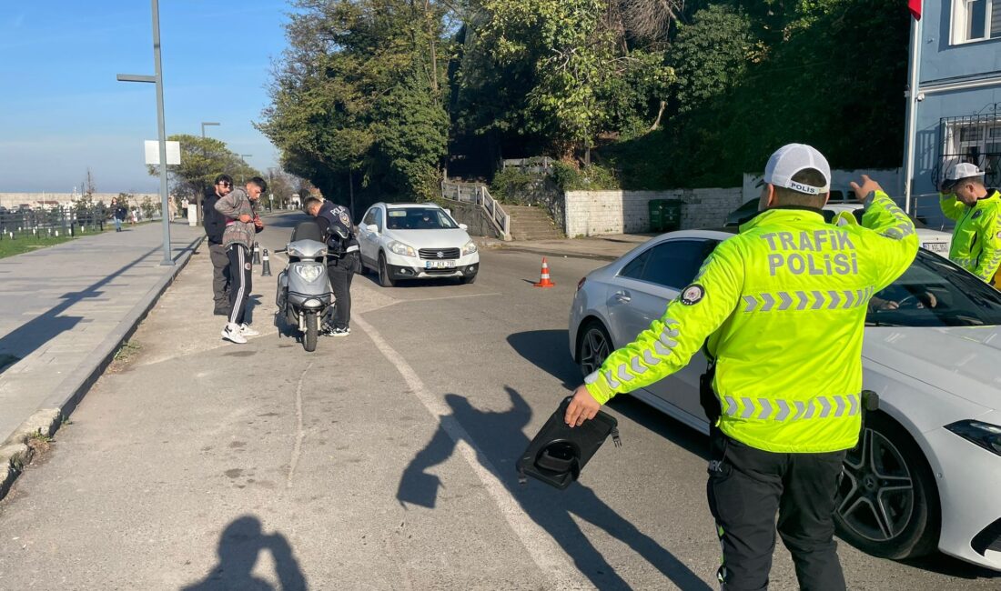 Zonguldak’ta araçlar tek tek durduruldu Zonguldak’ta İl Emniyet Müdürlüğü ekipleri kent merkezinde geniş kapsamlı trafik