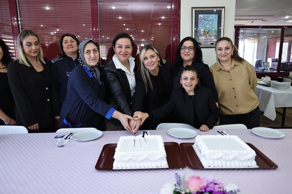 Belediye yemekhanesinde 5 Aralık Dünya Kadın Hakları Günü dolayısıyla anlamlı