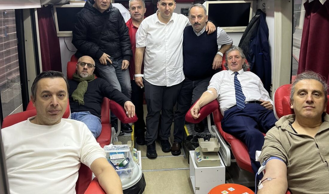 ZGC Kızılay işbirliği! Gazeteciler kan verdiler Zonguldak Gazeteciler Cemiyeti (ZGC) Gazipaşa caddesinde kan bağışı kampanyasına destek