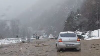Zonguldak ile Karabük arasındaki karayolunda, etkili olan yağışların ardından meydana