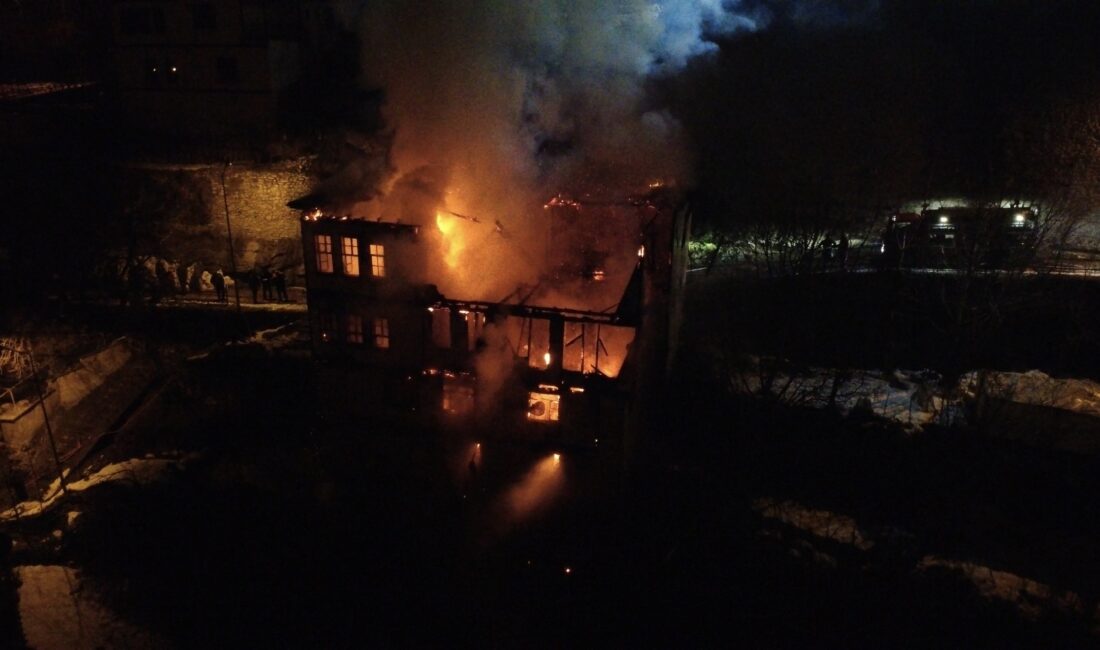 Karabük’ün Safranbolu ilçesinde 2 katlı tarihi ahşap konakta çıkan yangın
