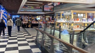 Zonguldak’ta etkili olan kar ve tipi nedeniyle Milli Egemenlik Caddesi